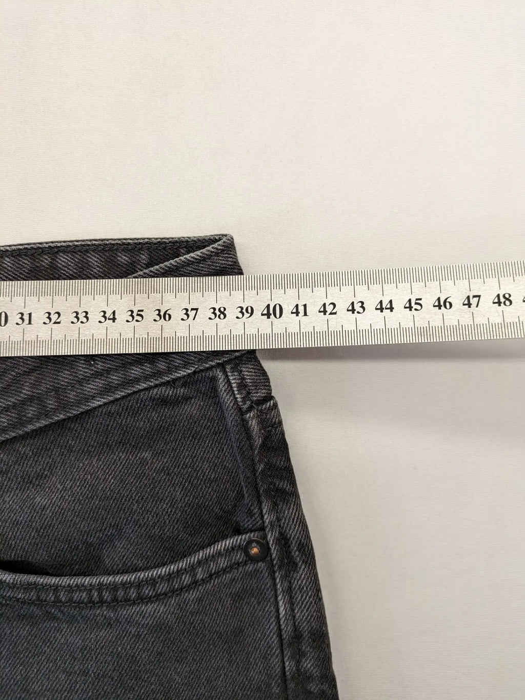 Jack & Jones grey loose fit jeans with classic button fly and 5-pocket design.