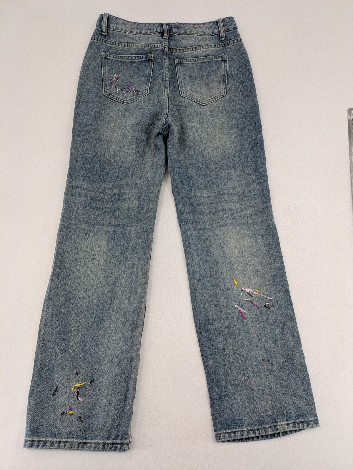 Straight Leg blue straight jeans high waist with colorful embroidered splashes