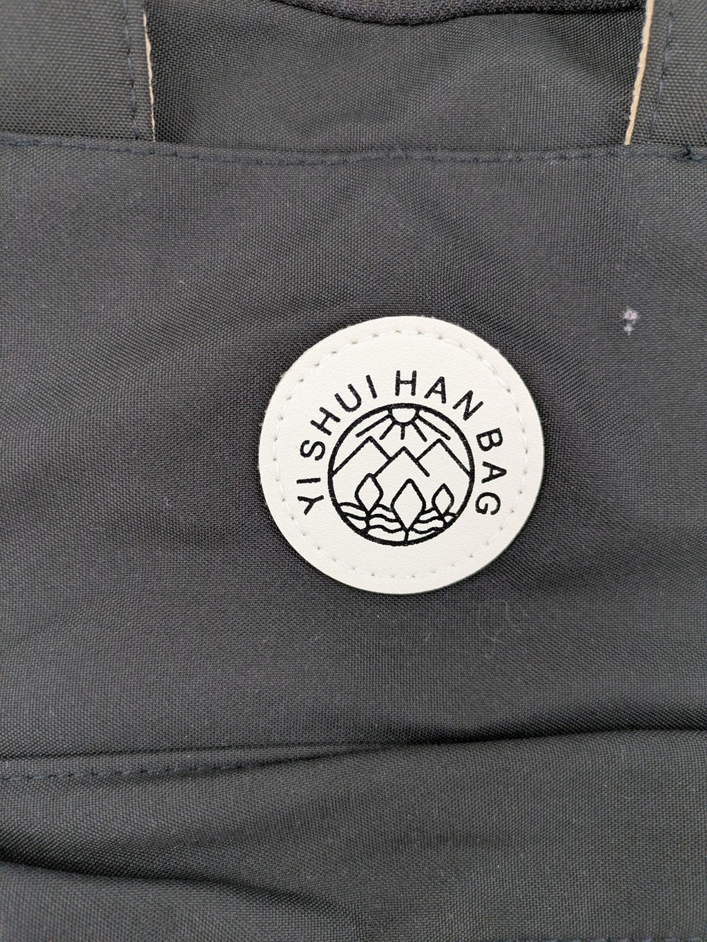Yishuihan grey messenger bag with multiple pockets and contrast detailing.
