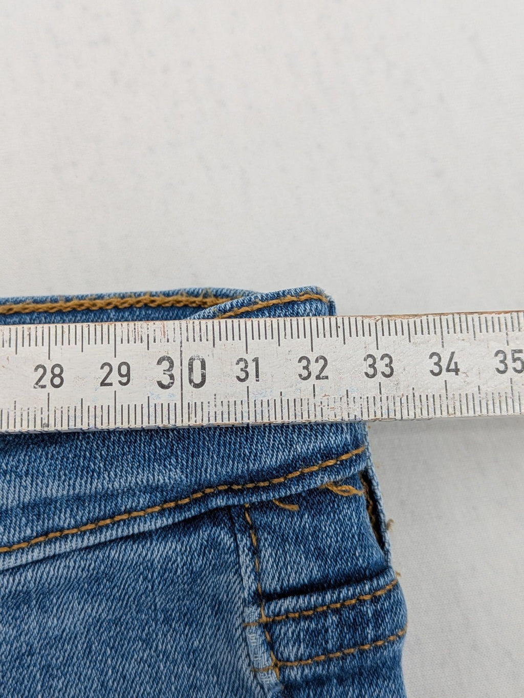 MNG blue straight jeans with kick-flare leg and raw hem, made of cotton blend.