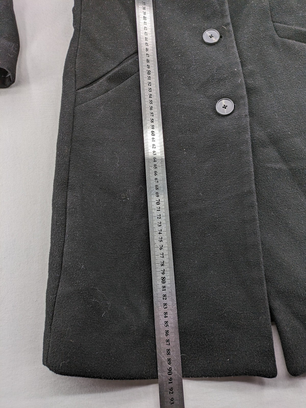 Vero Moda grey coat with classic lapel collar and button front, featuring two front pockets.