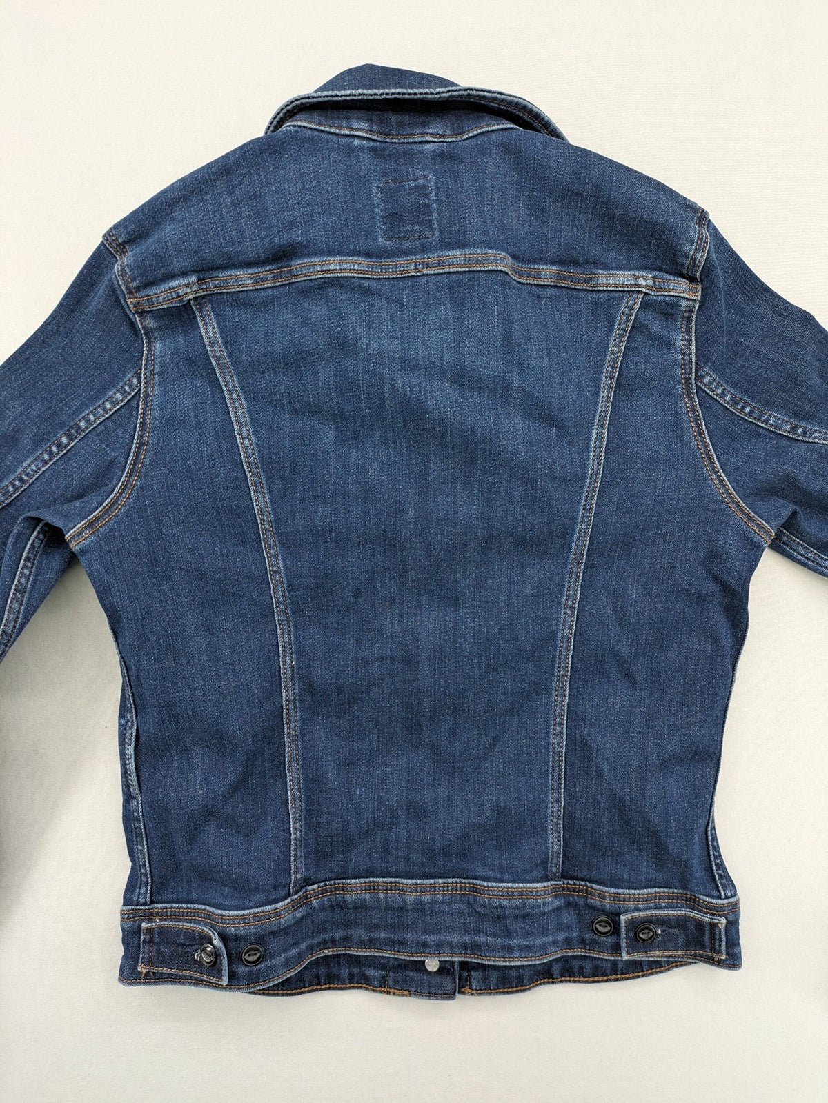 Lee blue denim jacket classic slim fit with button closure and chest pockets