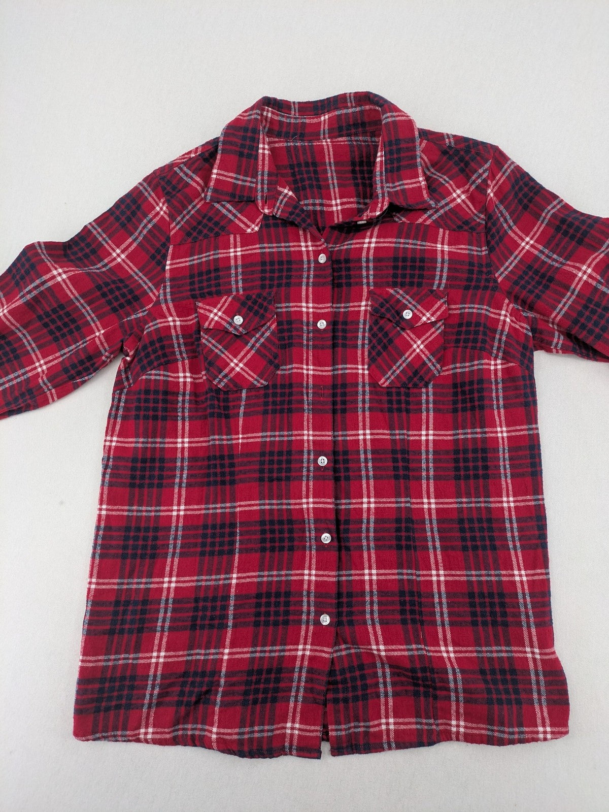 Baumwolle red check flannel shirt long sleeve with two chest pockets and button-down collar.