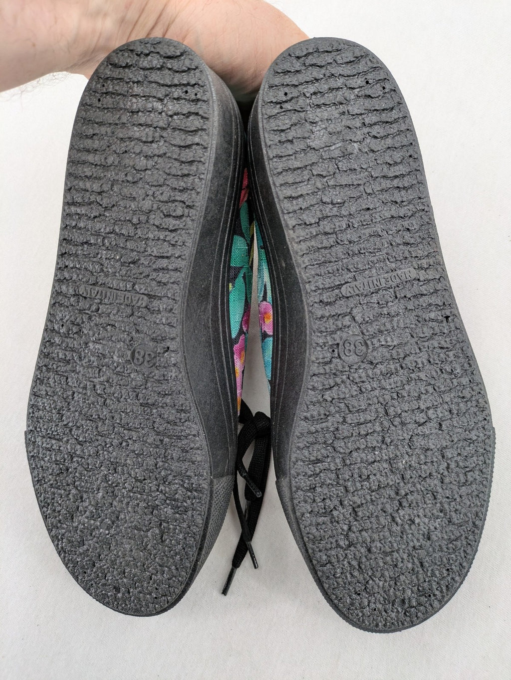é-you multi floral pattern sneakers on black fabric with comfortable plateau sole and laces