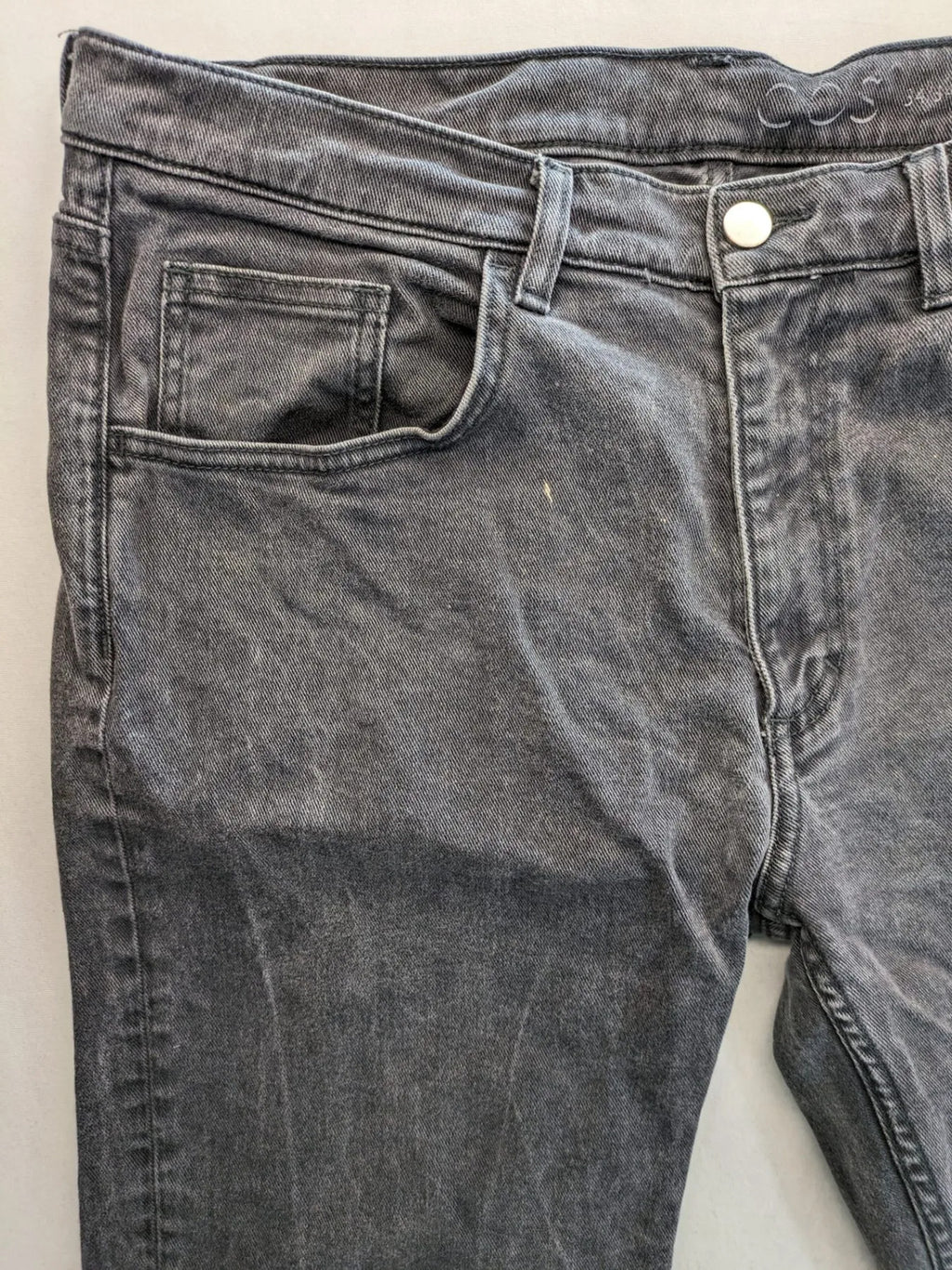 COS grey straight jeans with classic 5-pocket style and washed denim texture.