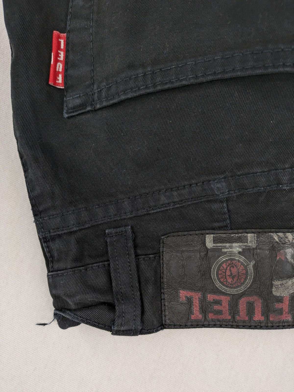 Fuel black straight jeans with 5-pocket design and branded leather patch.