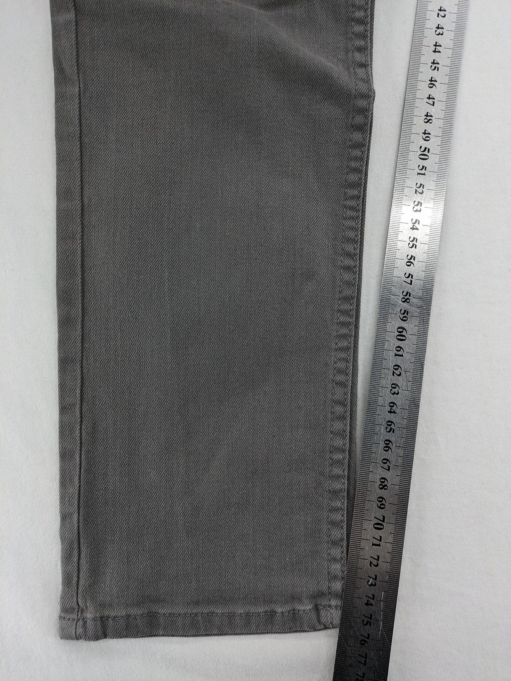 H&M grey skinny fit jeans with button closure and five-pocket design, cotton-elastane blend.