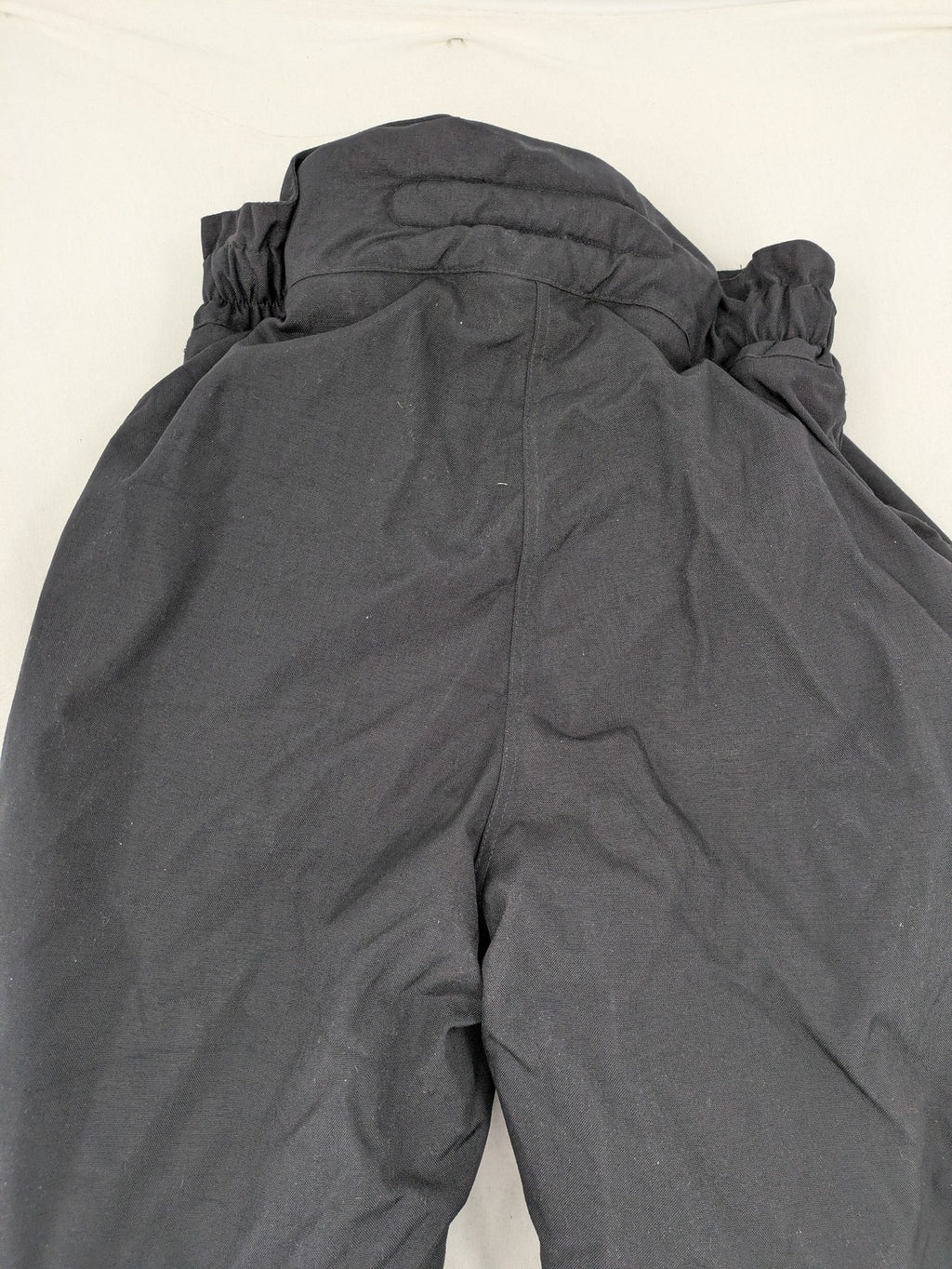 Aero black chaps Cordura fabric with ribbed knee inserts and adjustable waistband.
