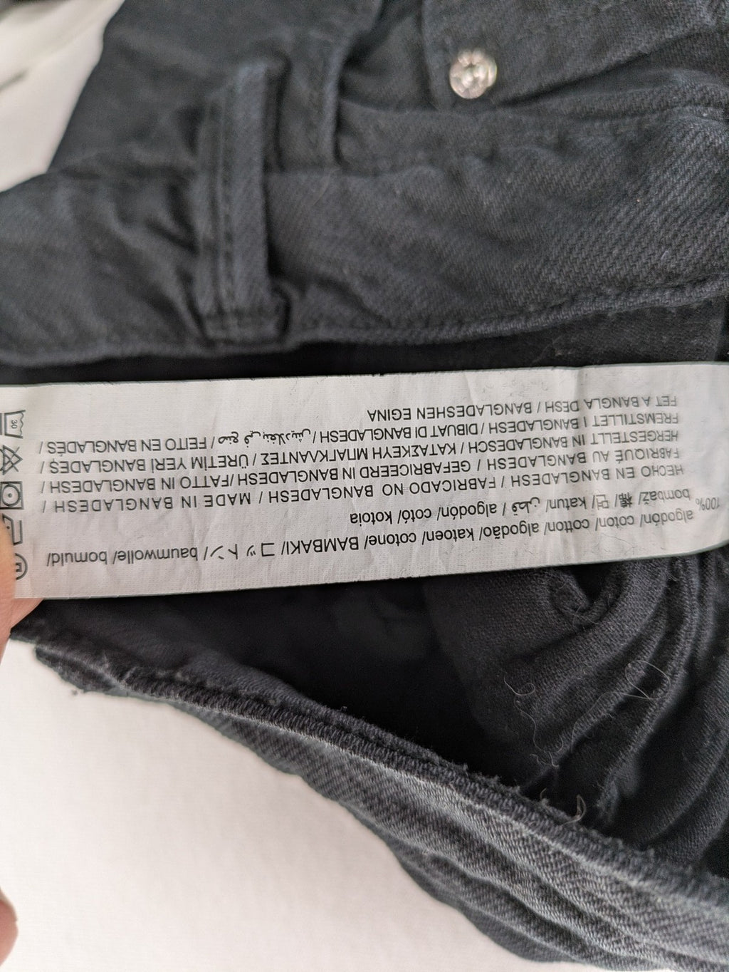 Bershka grey wide leg jeans high waist with classic 5-pocket design and button closure.