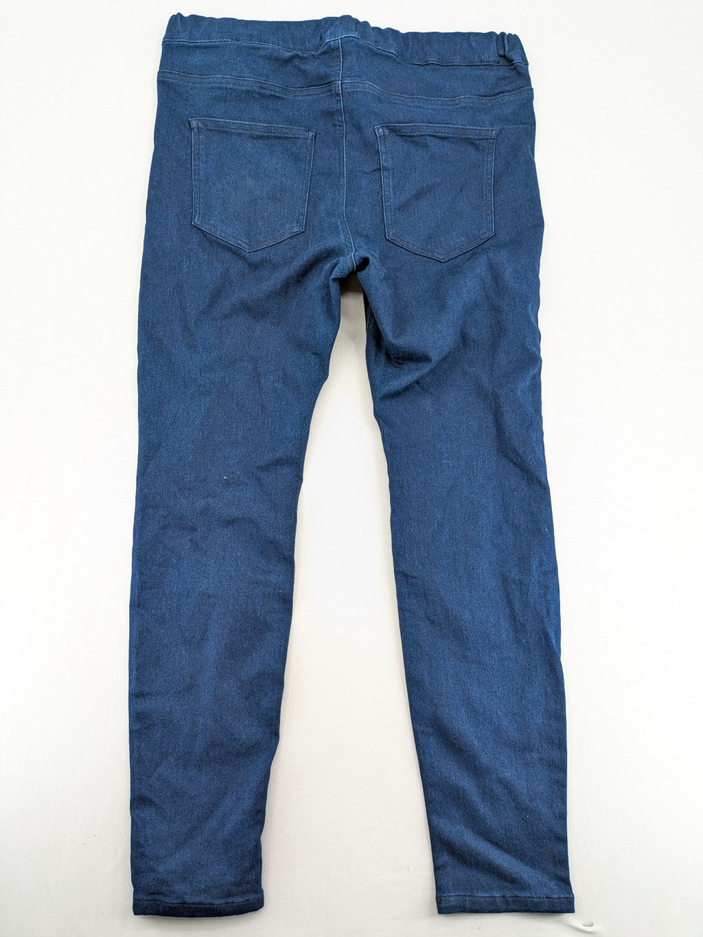 Zalando Essentials blue straight jeans with classic 5-pocket design and elastic waistband.