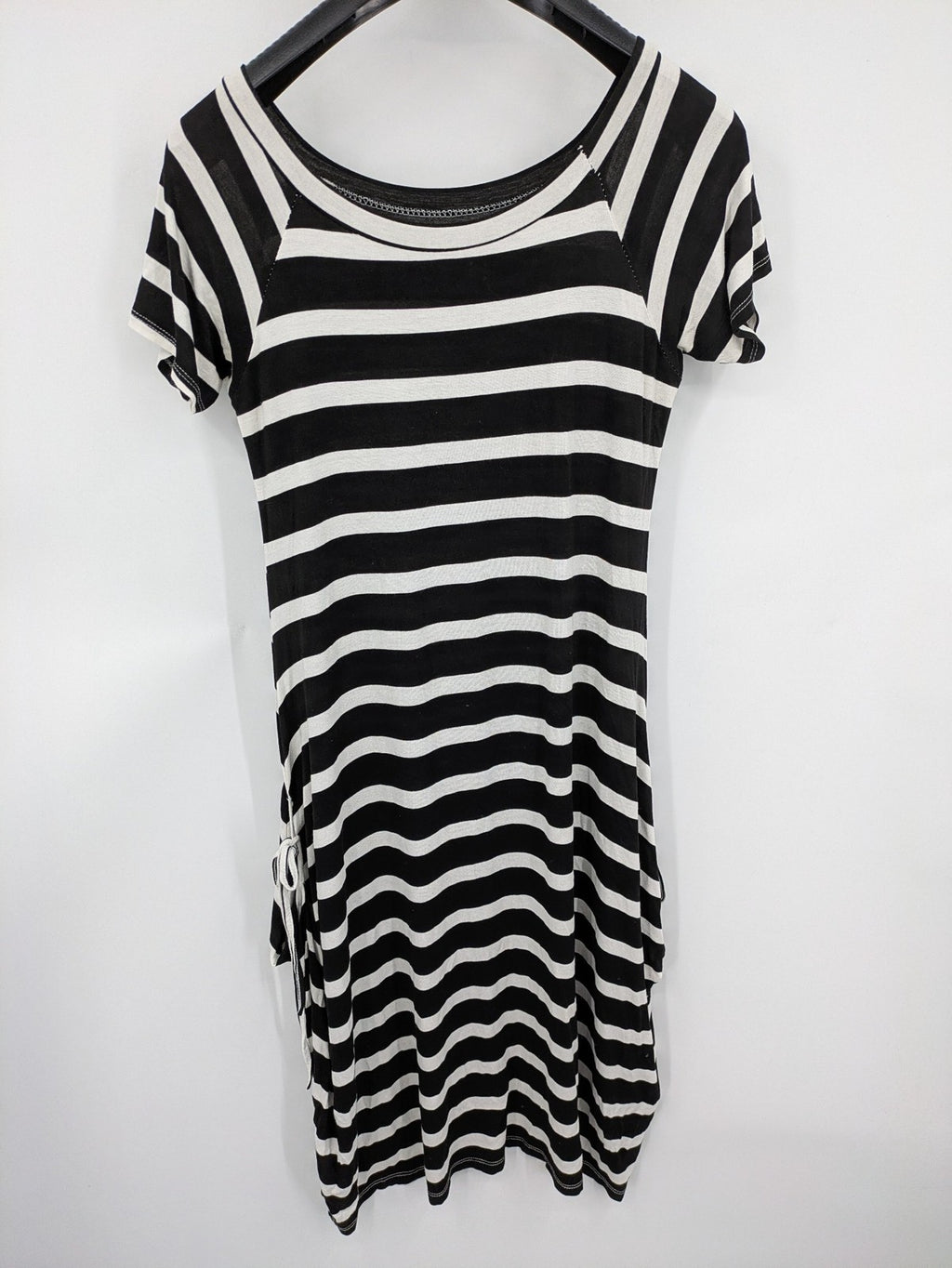perfekt striped T-shirt dress black white side gathering soft viscose material