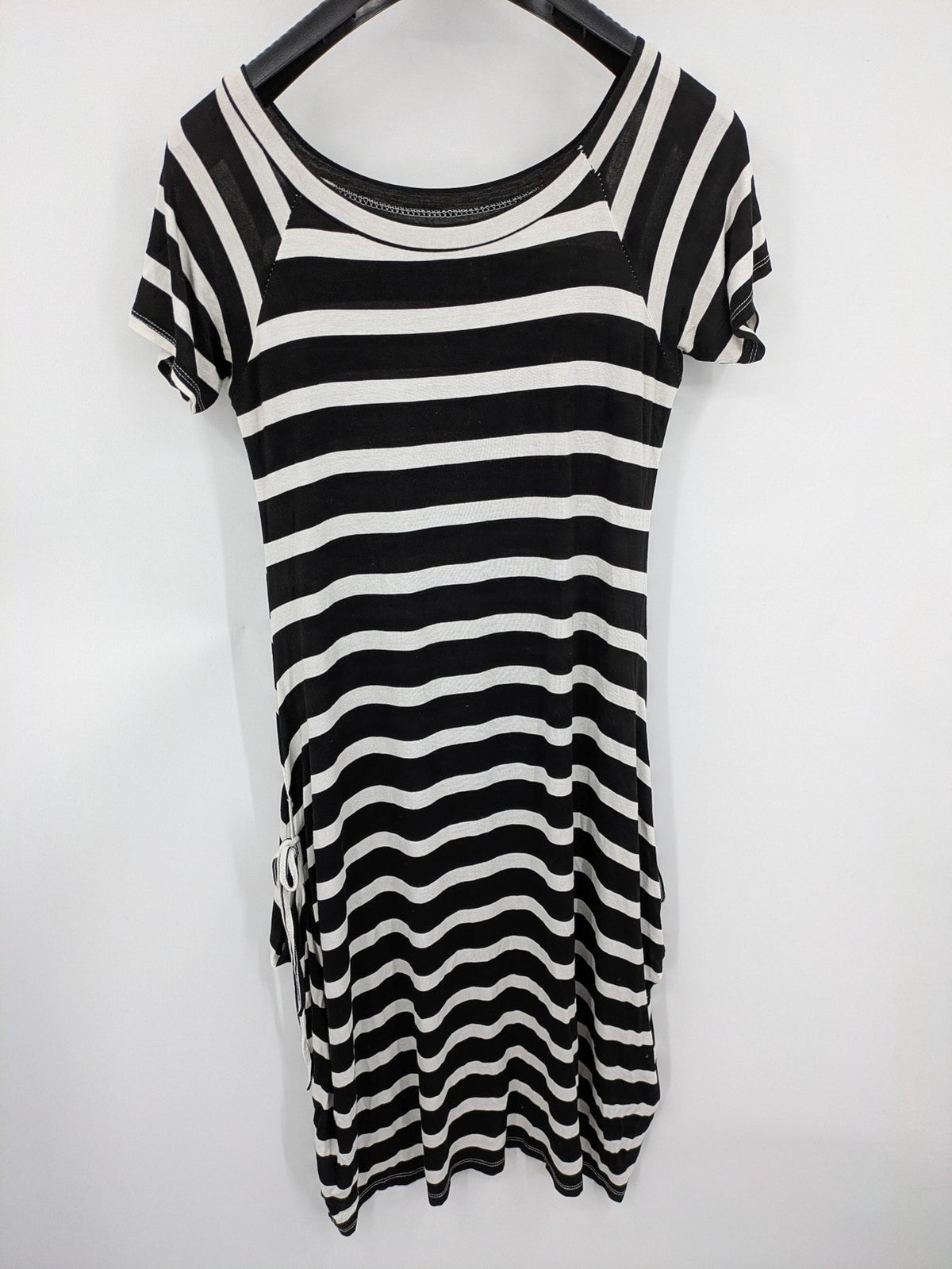 perfekt striped T-shirt dress black white side gathering soft viscose material