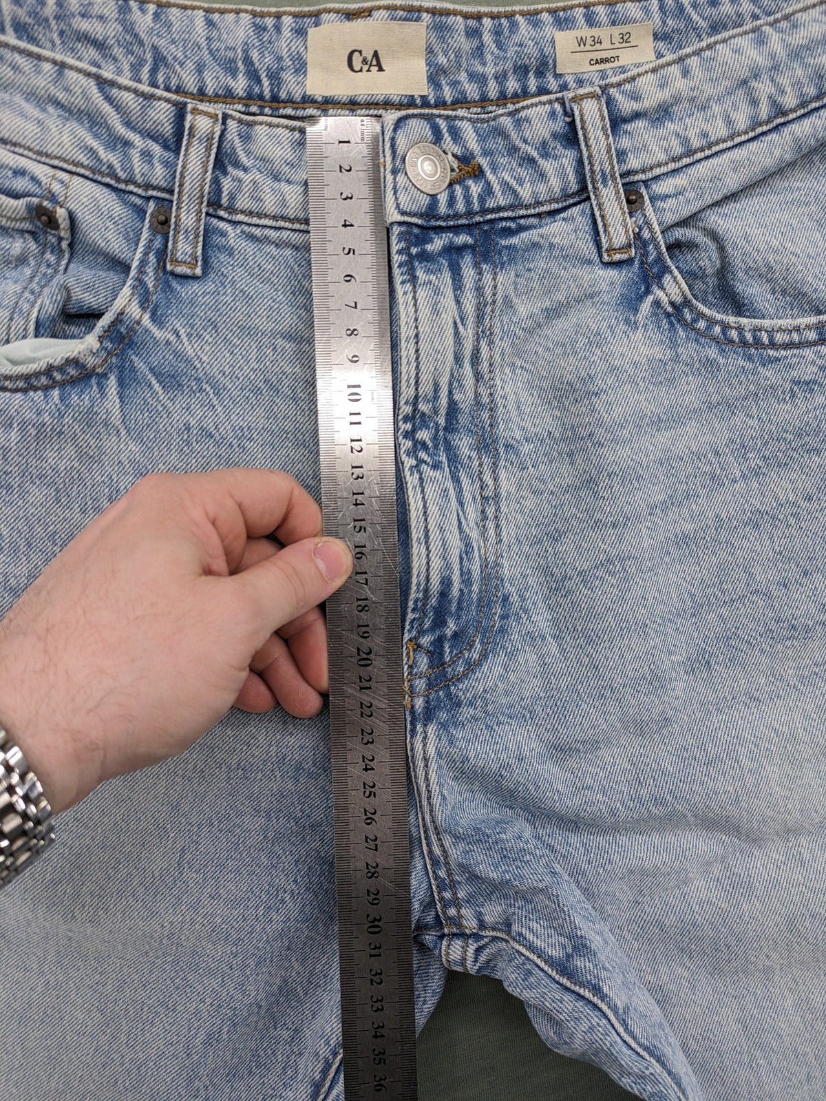 C&A blue straight jeans light wash 5-pocket design with stretch fabric.