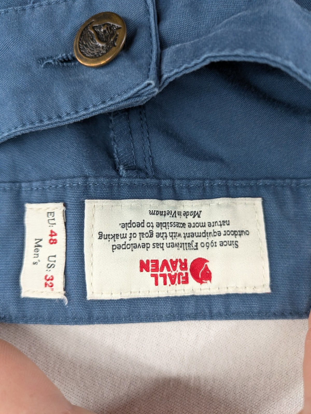 Fjällräven blue trousers G-1000 fabric, regular fit, mid waist, versatile for outdoor activities.