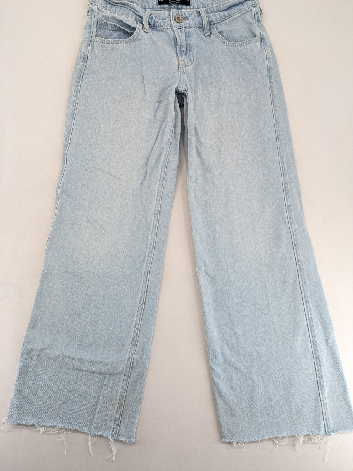 Hollister blue straight jeans low-rise baggy with raw hem and classic five-pocket design.
