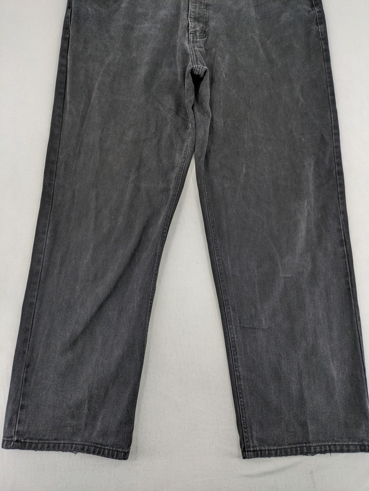 DeLorean grey straight jeans classic 5-pocket design with worn look and cotton material.