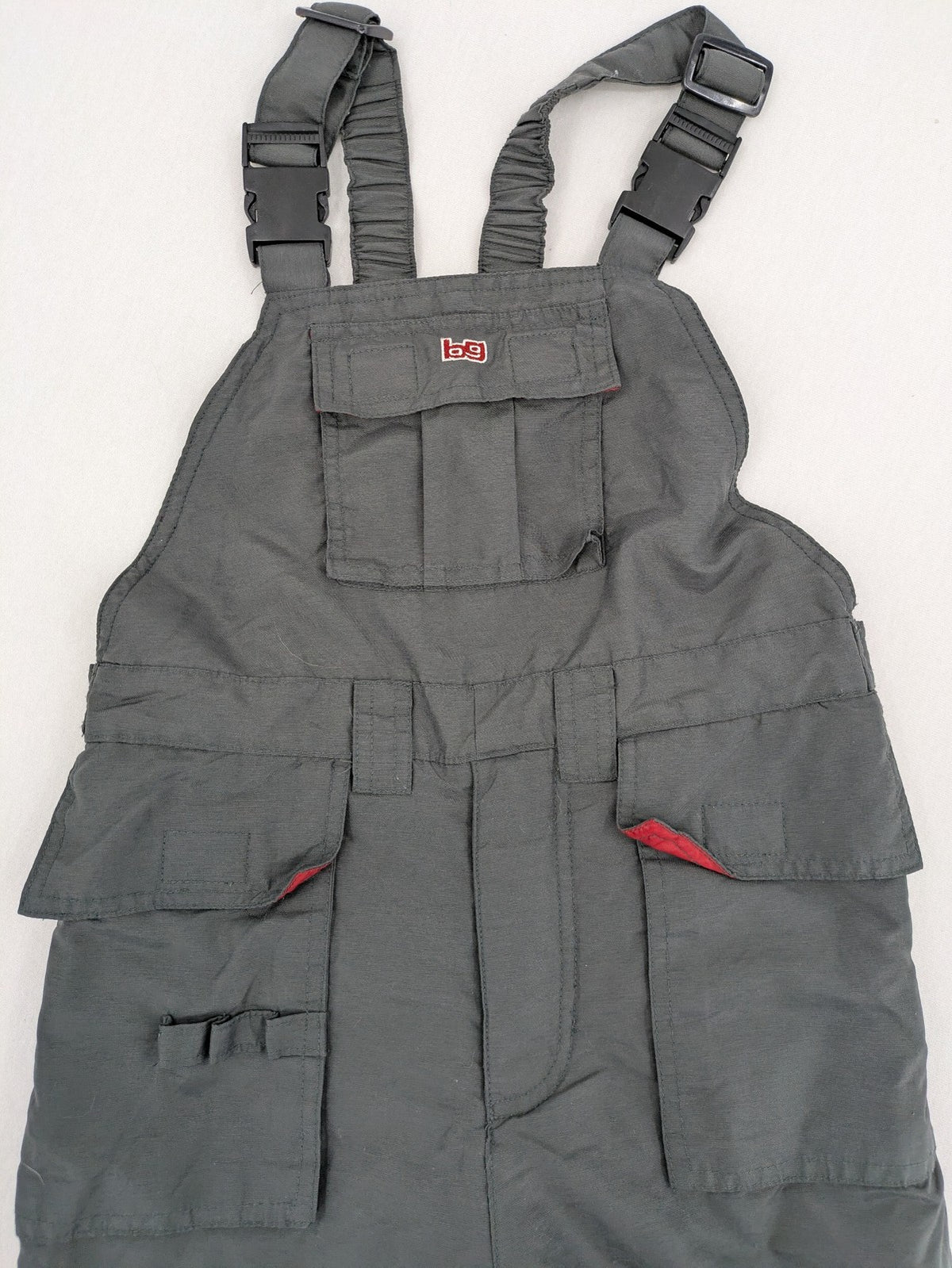 H&M grey snow pants with red accents, adjustable straps, and multiple cargo pockets.