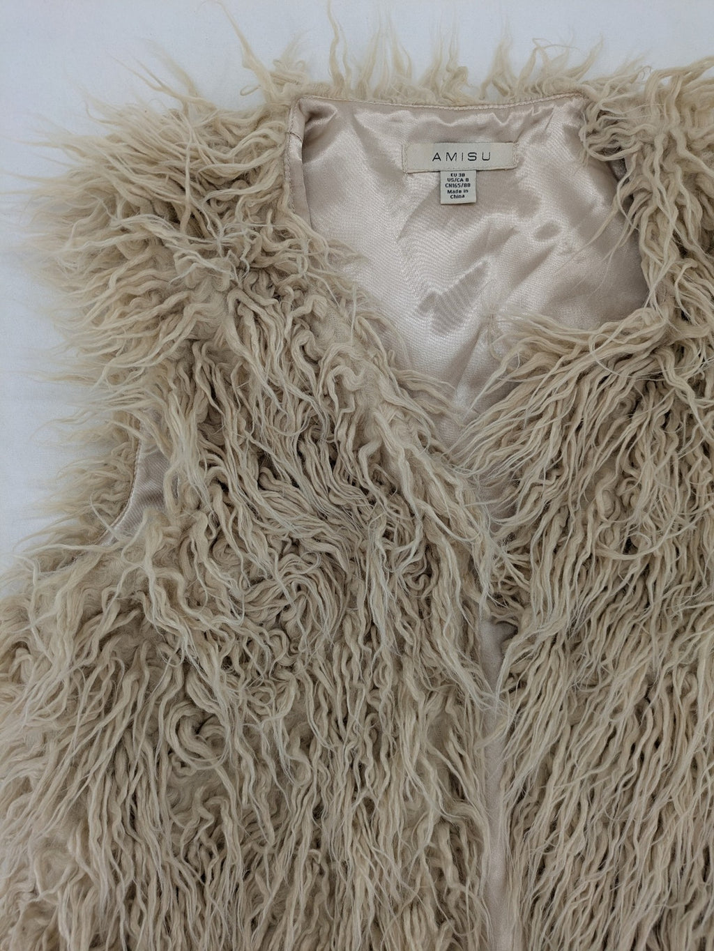 Amisu beige shaggy vest, sleeveless, soft faux fur, open front design.