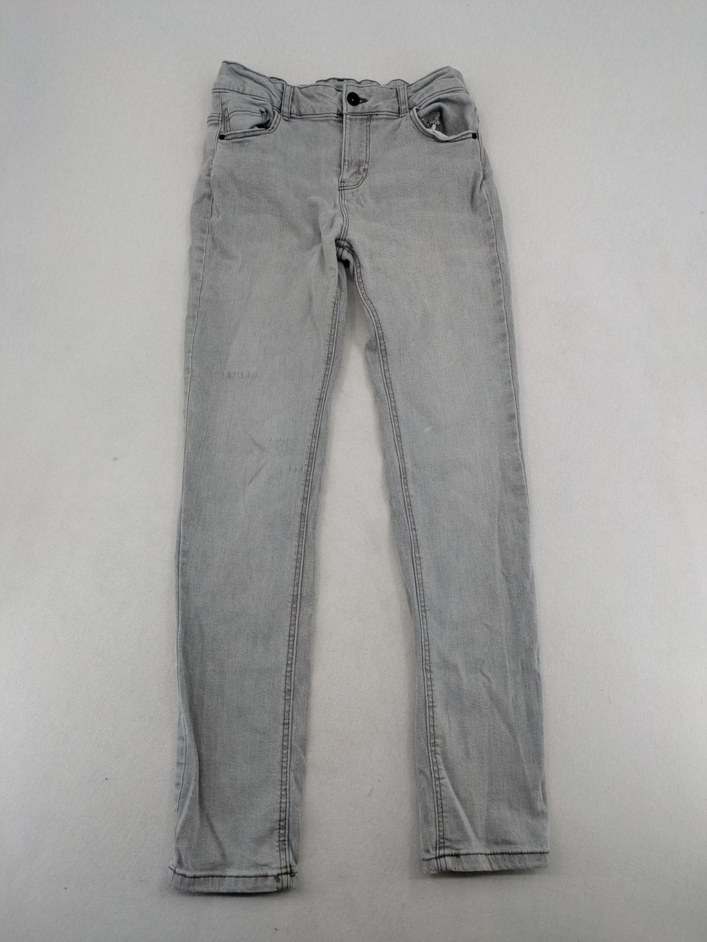 C&A grey skinny jeans for girls, soft stretch denim, classic fit, versatile wash.