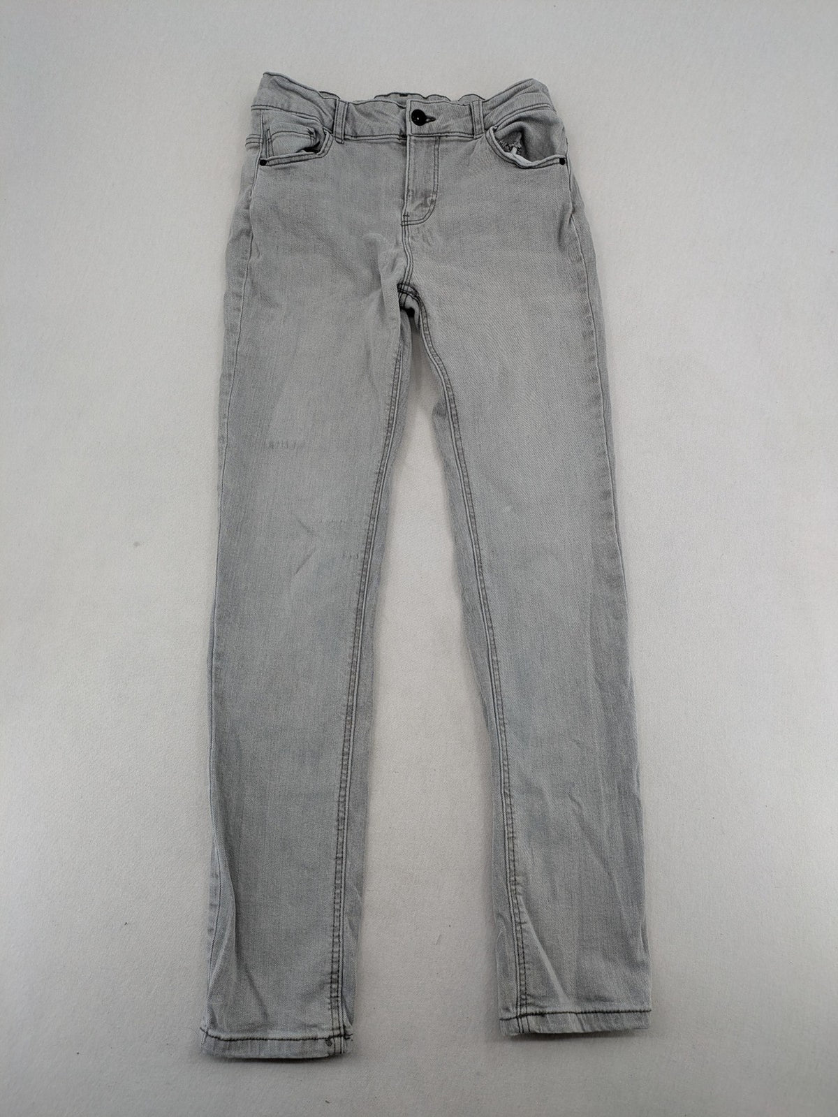 C&A grey skinny jeans for girls, soft stretch denim, classic fit, versatile wash.