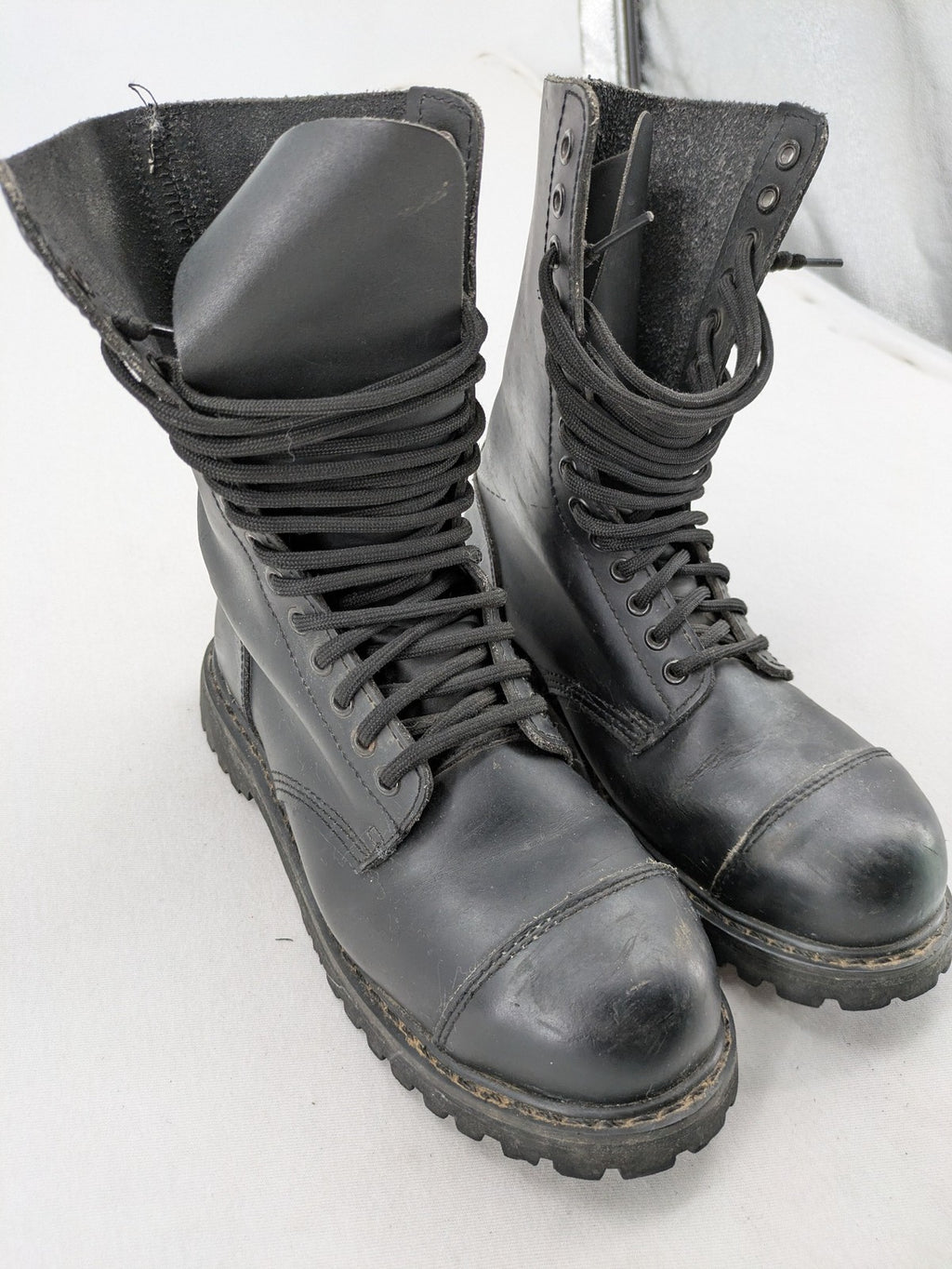 perfekt black combat boots leather 10-eyelet lacing reinforced toe durable design