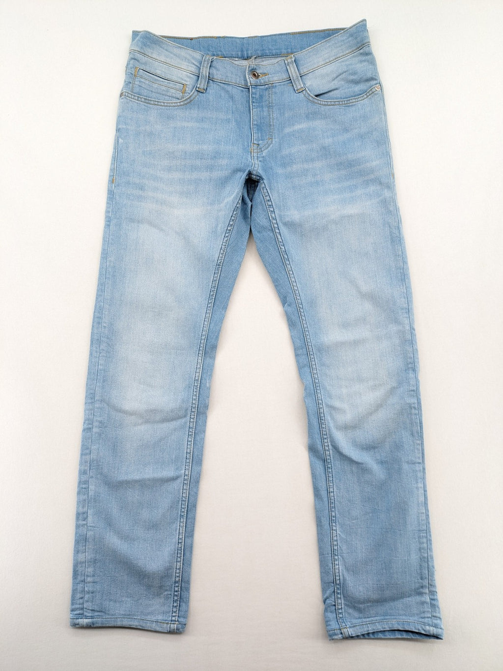 Mustang straight jeans light blue wash classic five-pocket design durable material