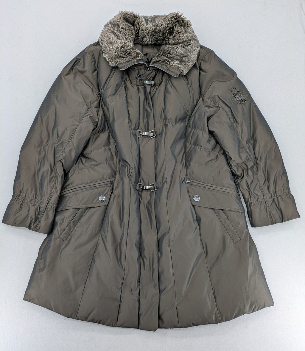 Gerry Weber Edition grey quilted coat with faux fur collar and metal toggle closures.