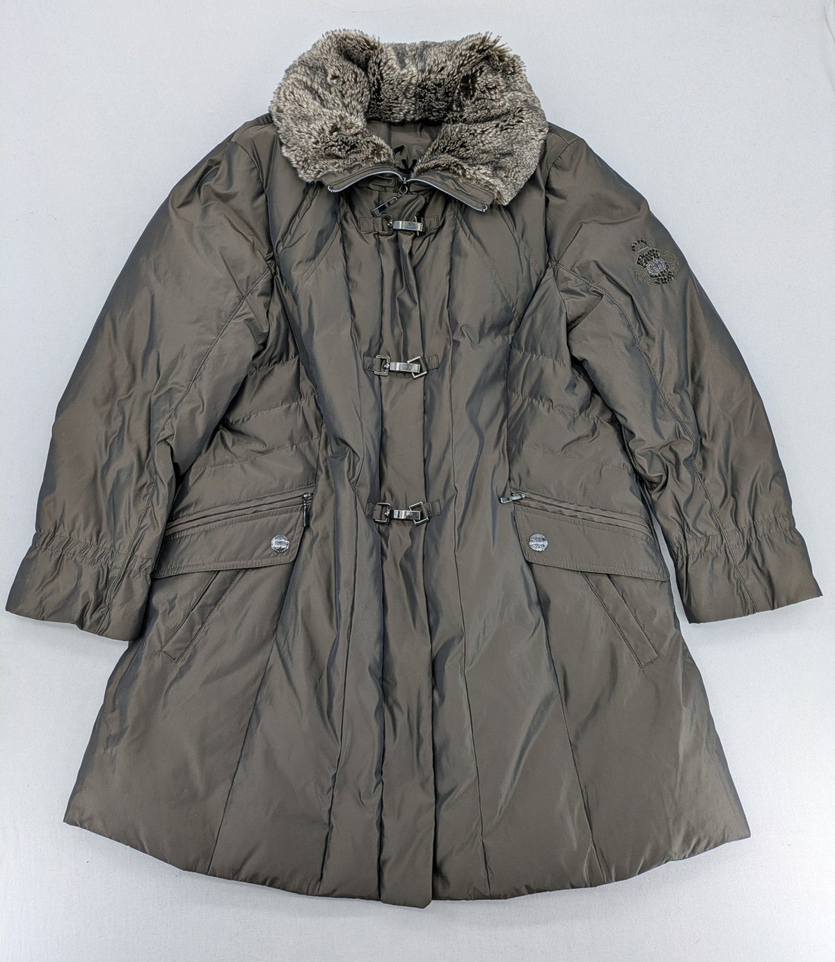 Gerry Weber Edition grey quilted coat with faux fur collar and metal toggle closures.