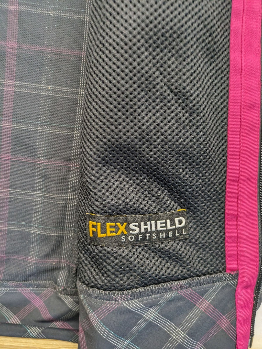 Jack Wolfskin pink softshell jacket grey check pattern, Flex Shield technology, hooded.
