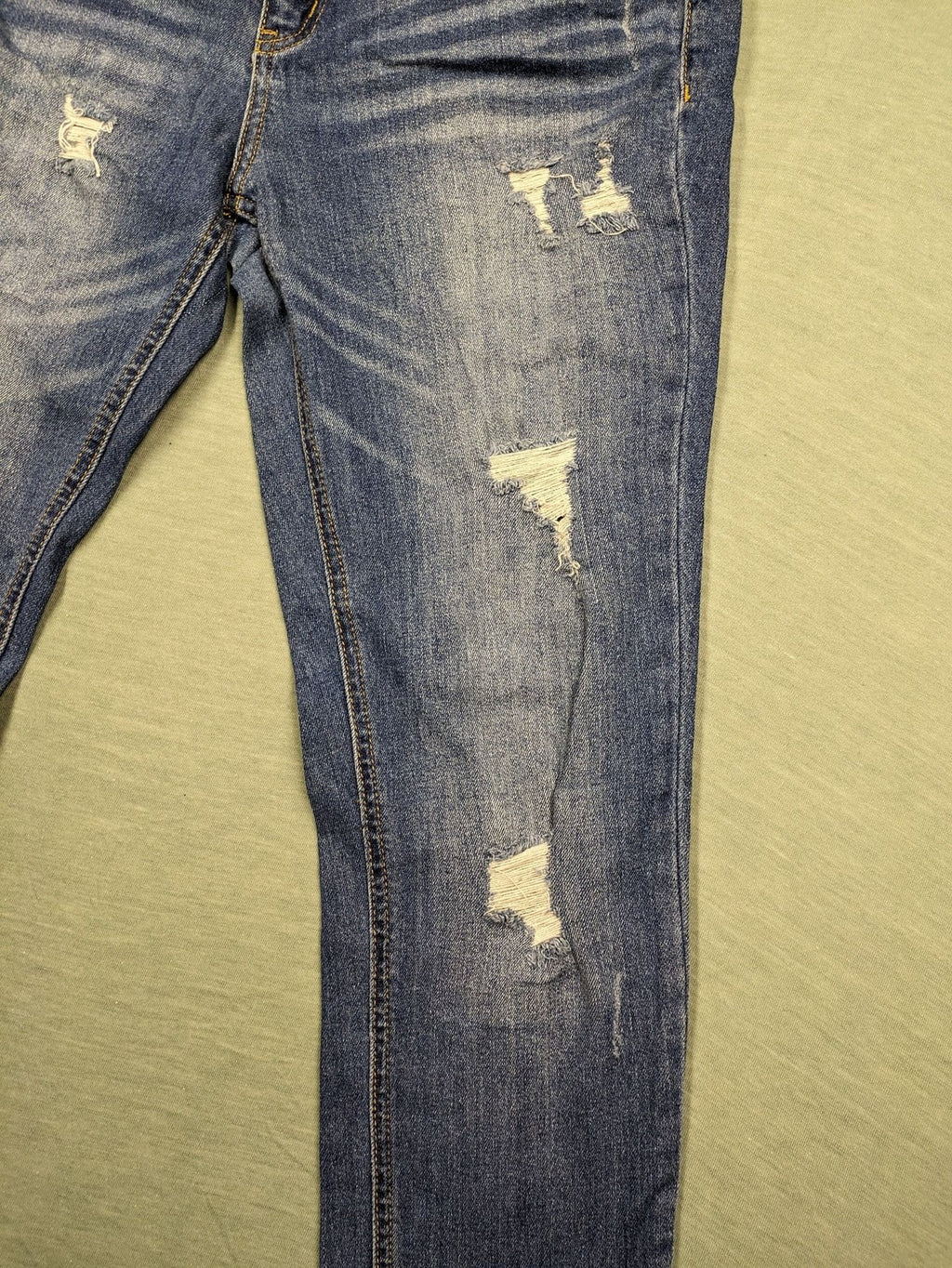 Peg blue ripped straight jeans with distressed details and comfortable stretch material.