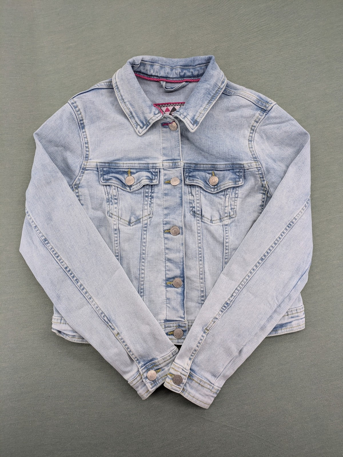 hle blue denim jacket lightwash classic trucker style with pink collar trim and pockets