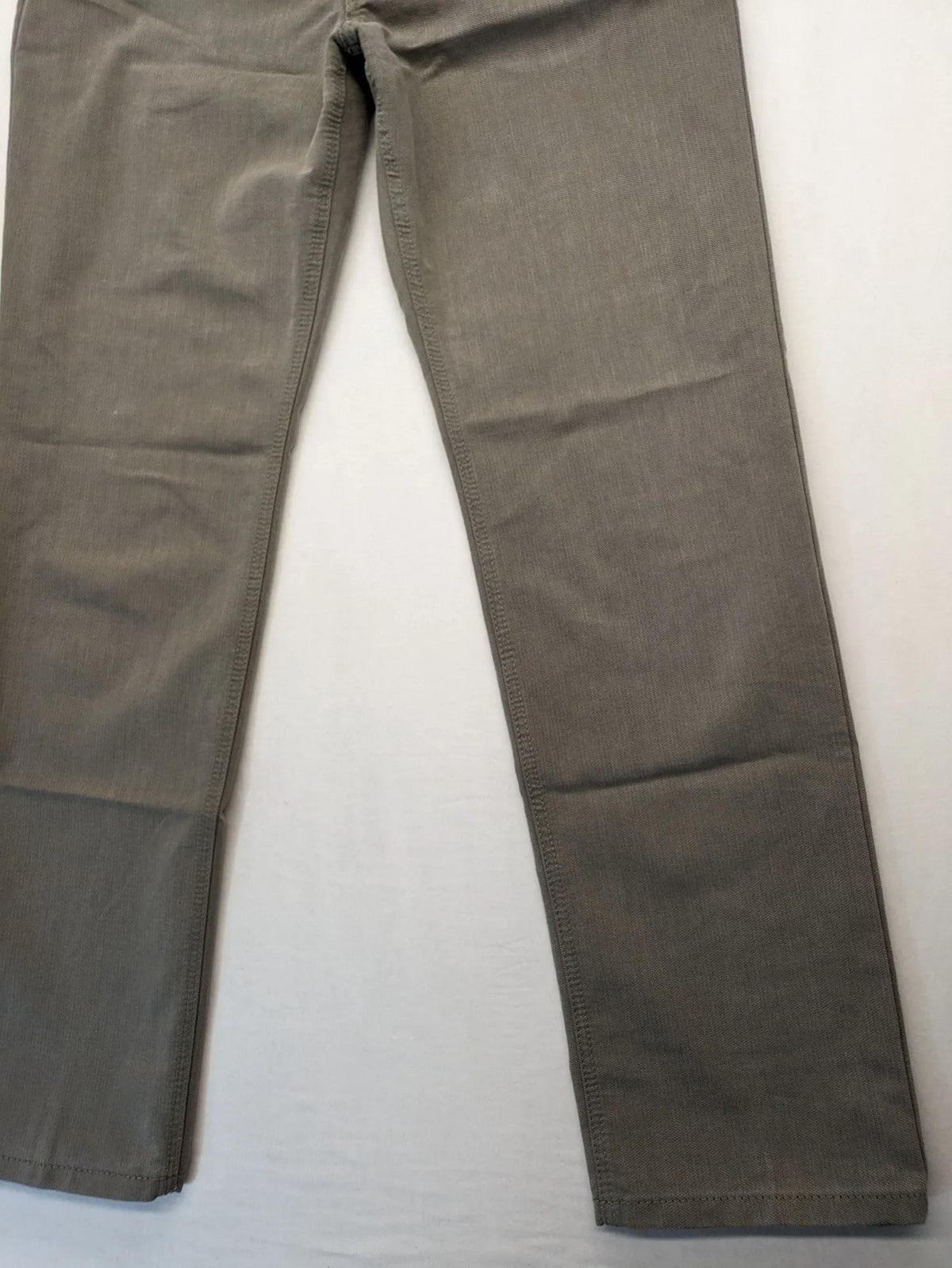 BRAX grey straight jeans 5-pocket design with zipper fly and soft fabric.