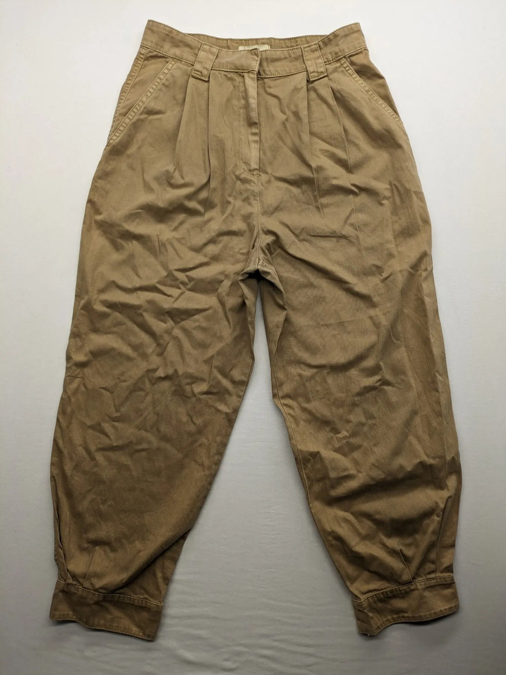 H&M beige tapered leg pants with pleats, high waist, 100% cotton, side pockets.