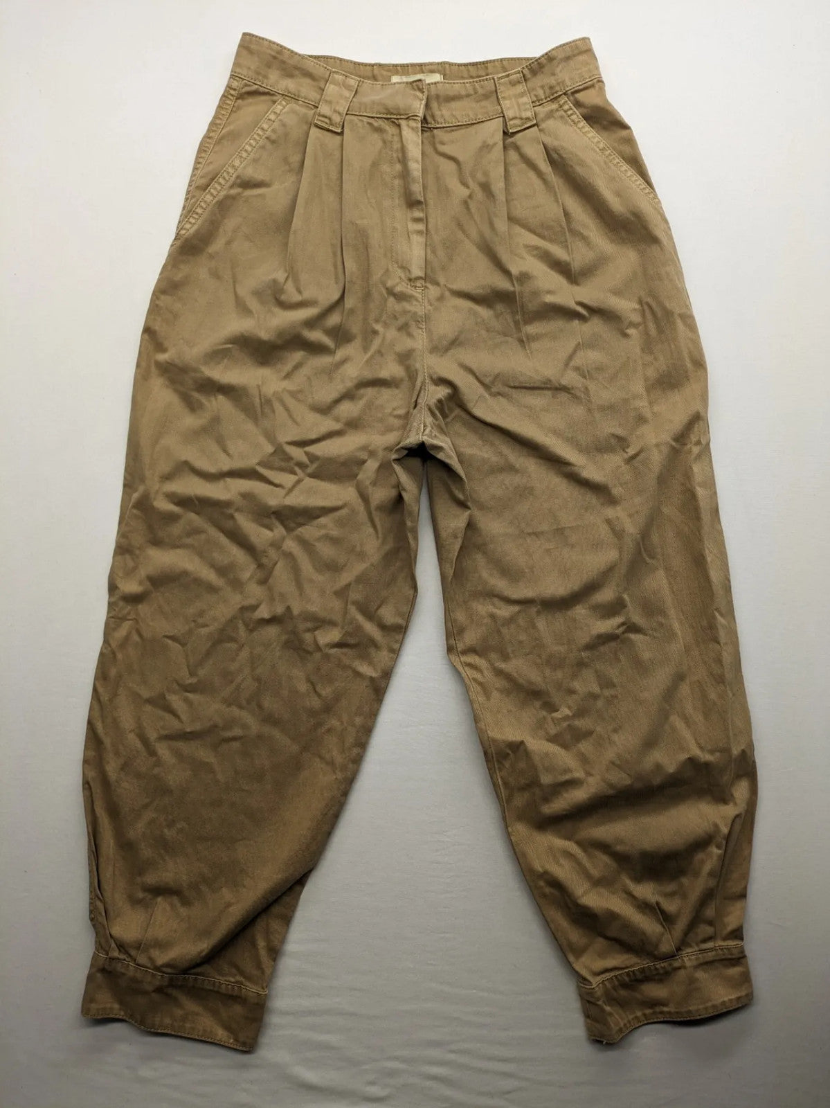 H&M beige tapered leg pants with pleats, high waist, 100% cotton, side pockets.
