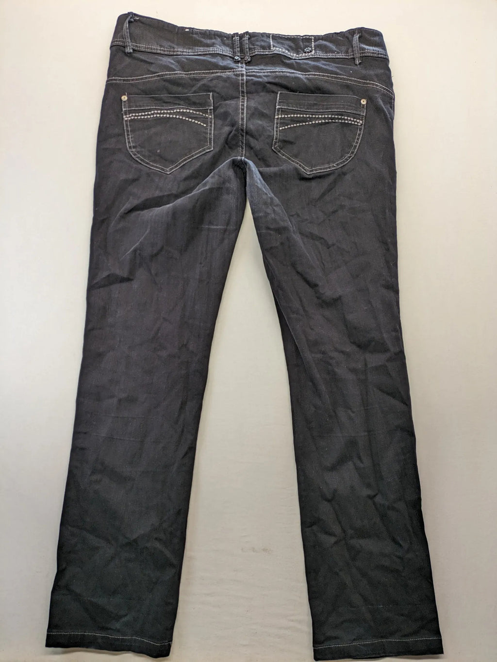 Okay grey straight jeans with contrast stitching and three-button closure, cotton stretch material.