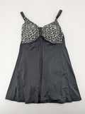 Damen Tankini beige leopard print top with black flared skirt and adjustable straps.