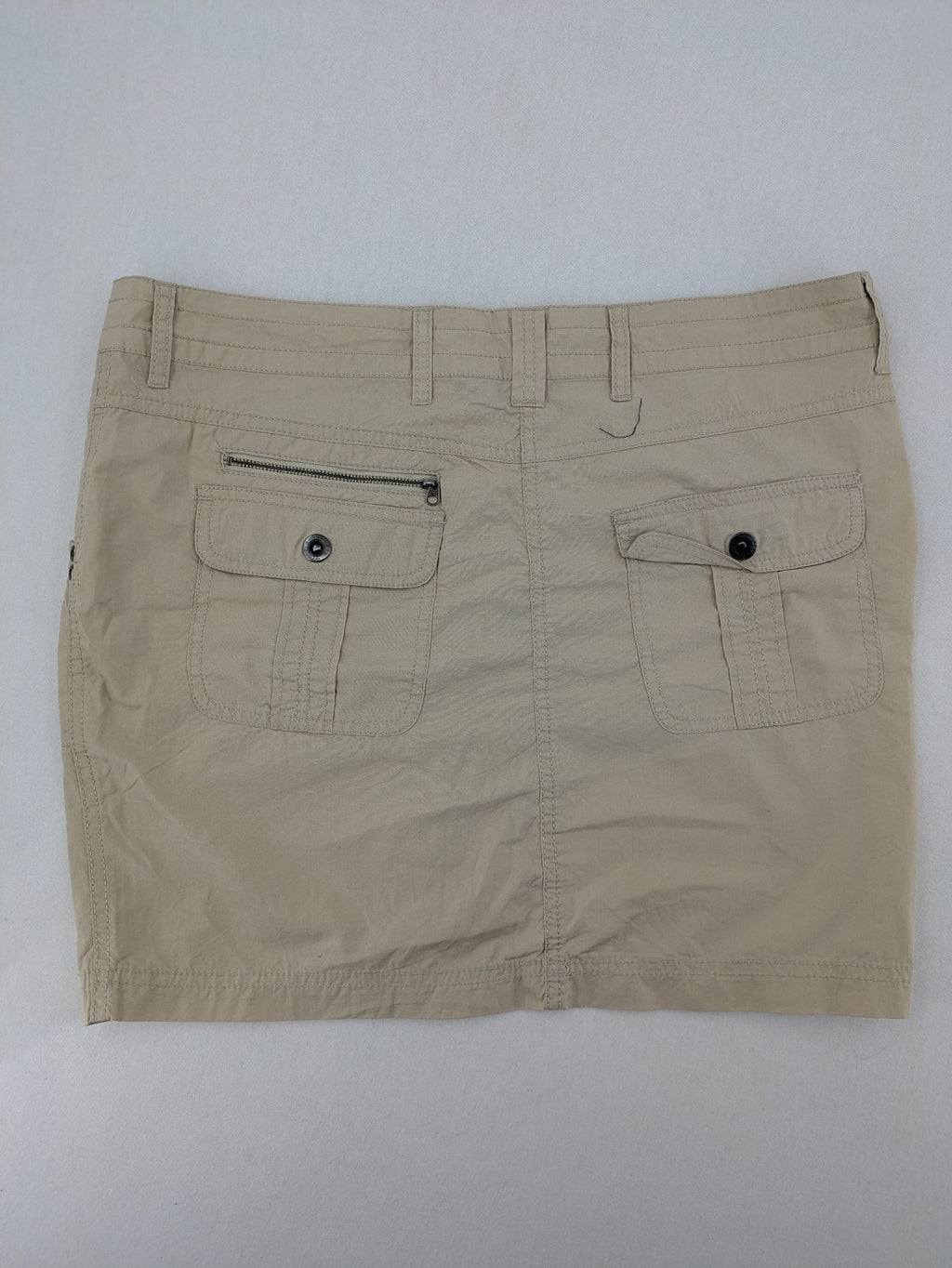 ESMARA beige cargo mini skirt with utility pockets and classic zipper button closure.