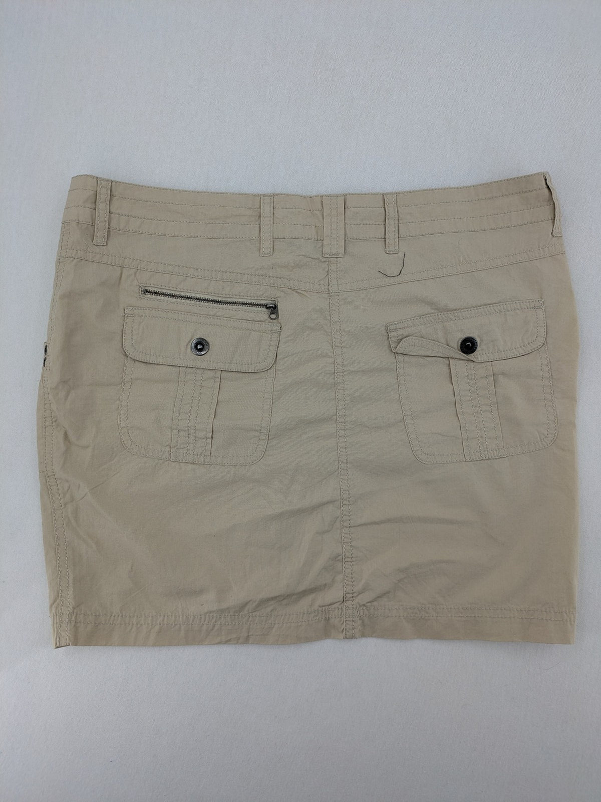 ESMARA beige cargo mini skirt with utility pockets and classic zipper button closure.