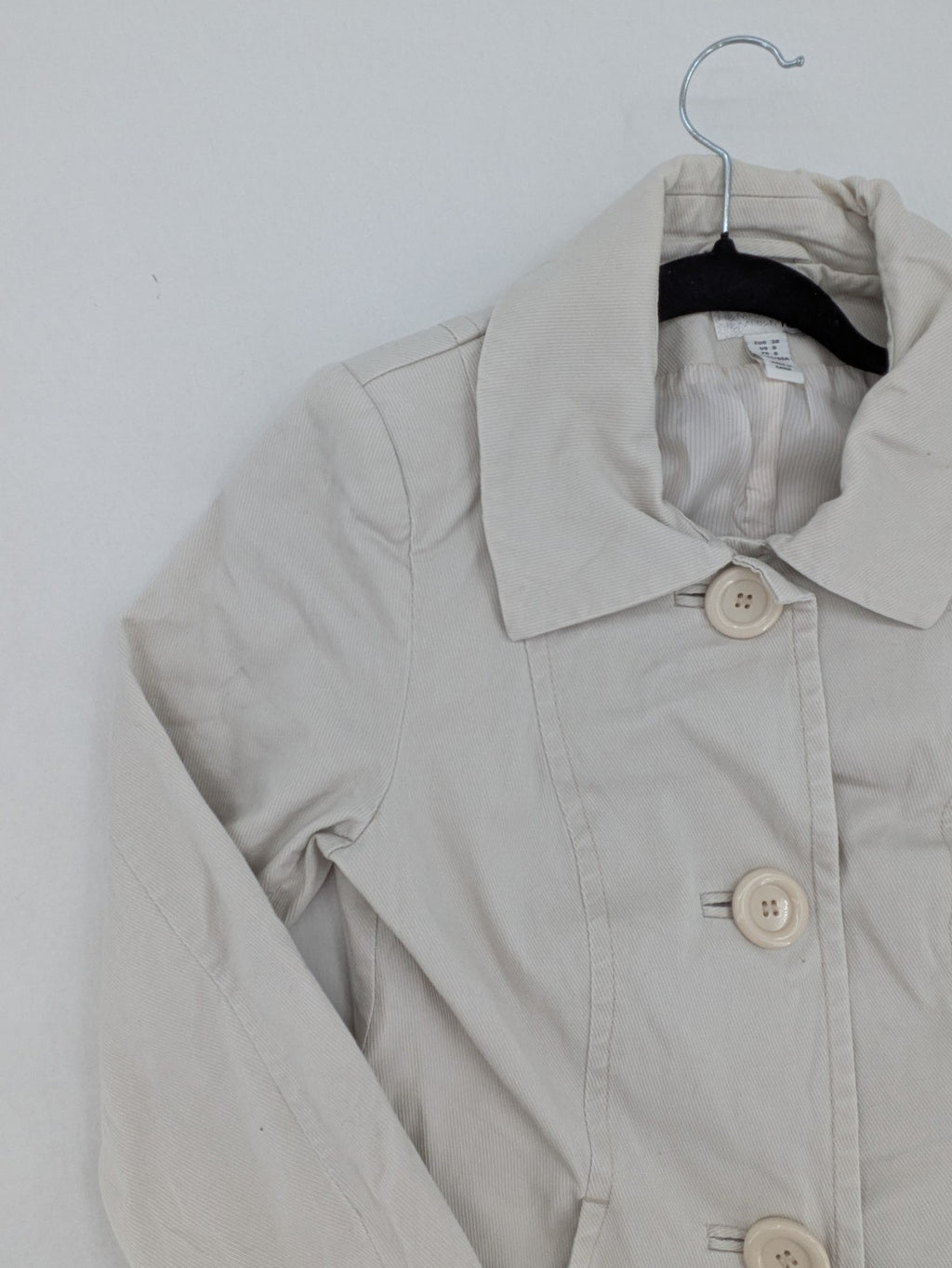 H&M beige trench coat size 38, classic design with button closure and striped lining.