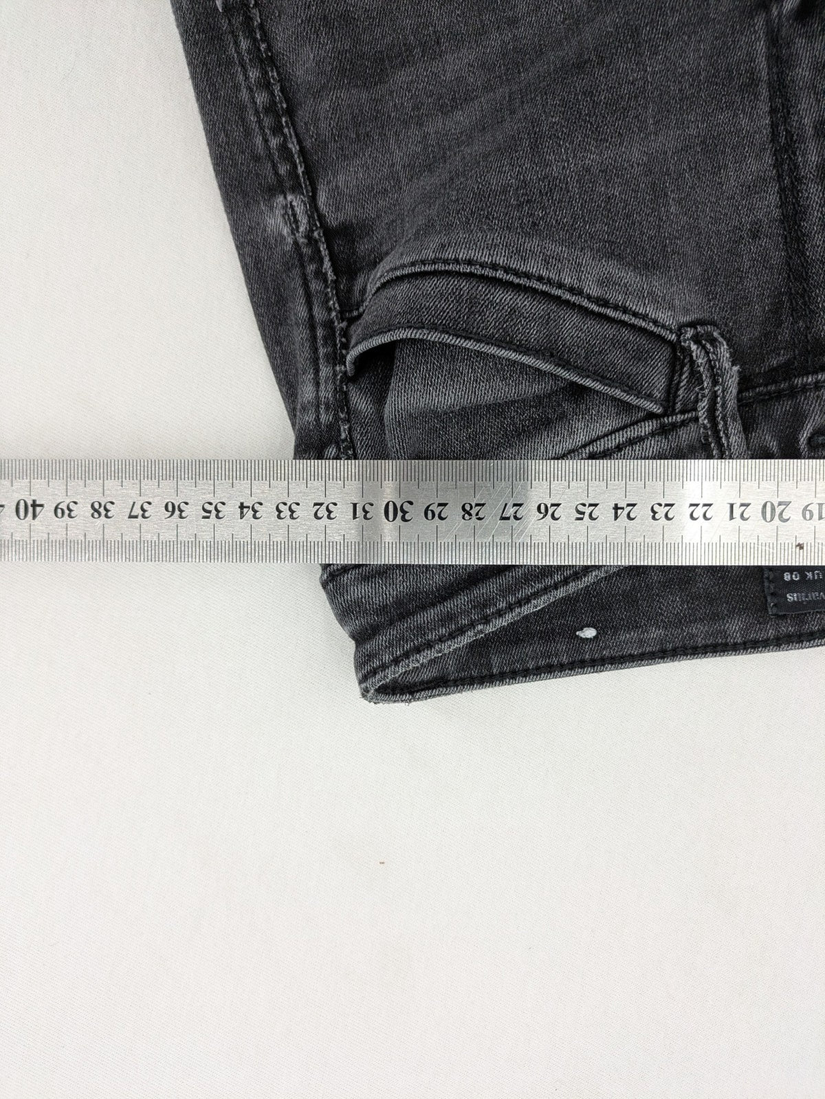 Stradivarius grey skinny jeans with distressed finish and ankle zippers, five-pocket style.