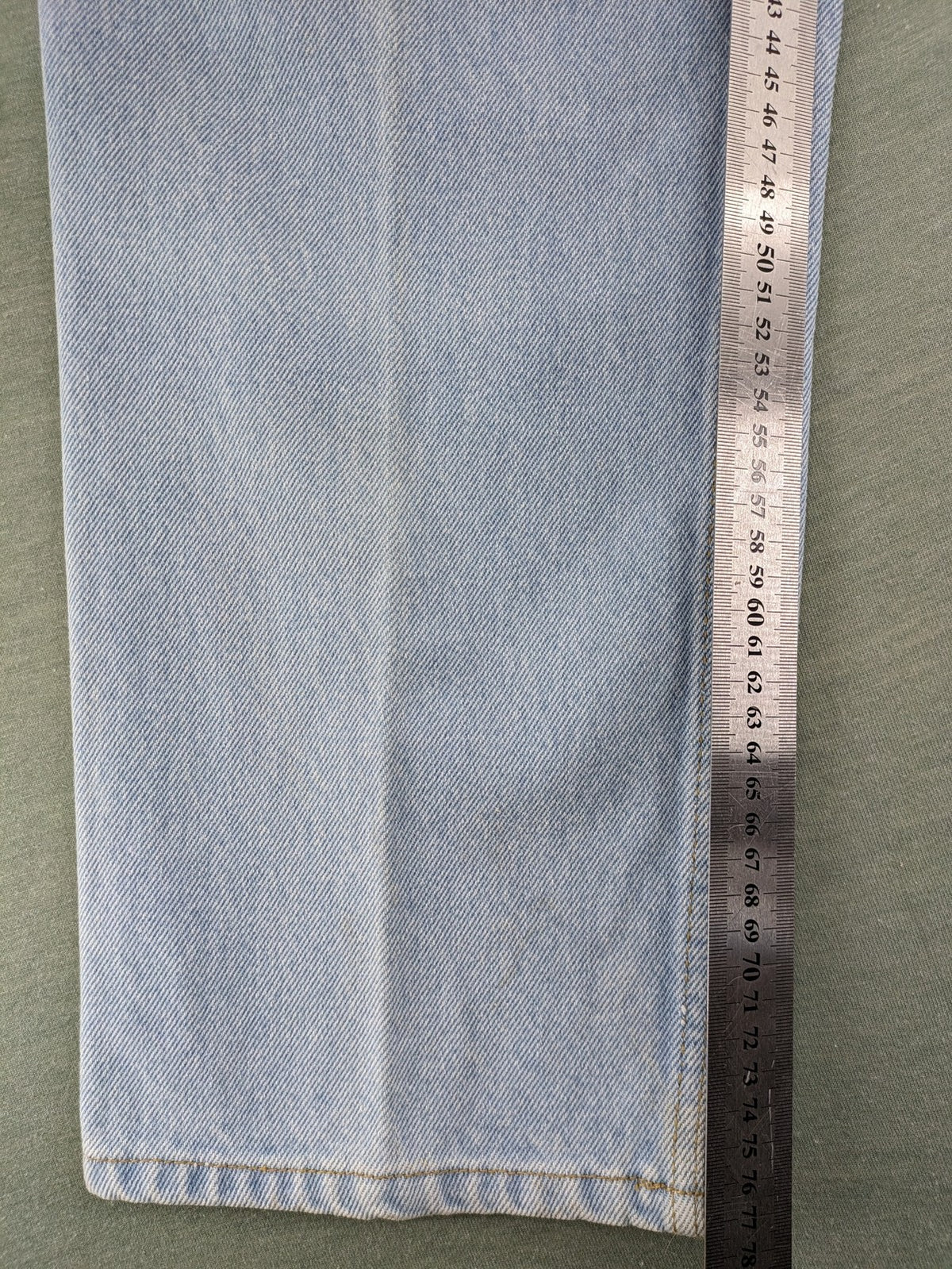 Newport straight jeans light blue 5-pocket design made from 100% cotton.