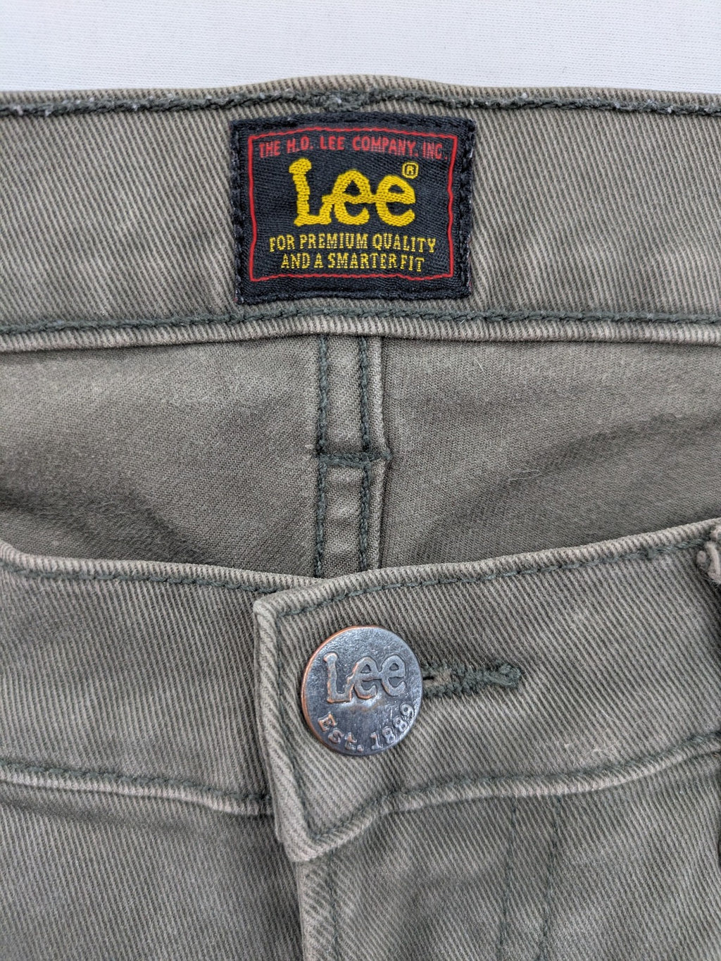 Lee straight jeans grey cotton-stretch fabric with classic design and zip fly.