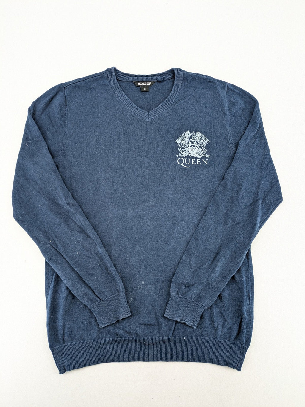 Queen blue knit jumper with embroidered crest logo, V-neck, 100% cotton.