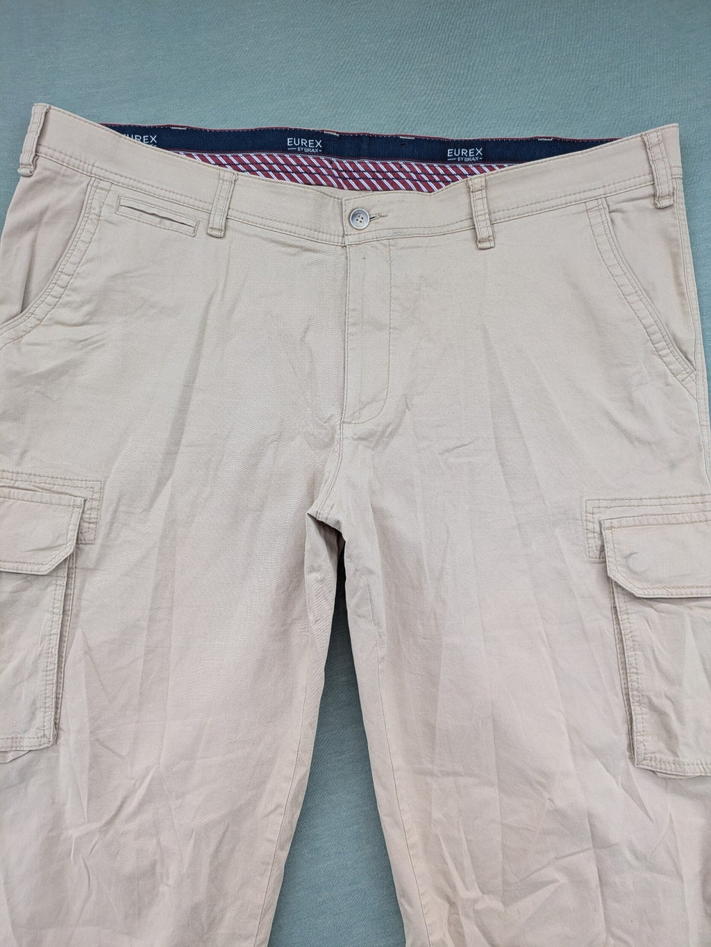 BRAX beige cargo shorts regular cut cotton with multiple pockets and classic design