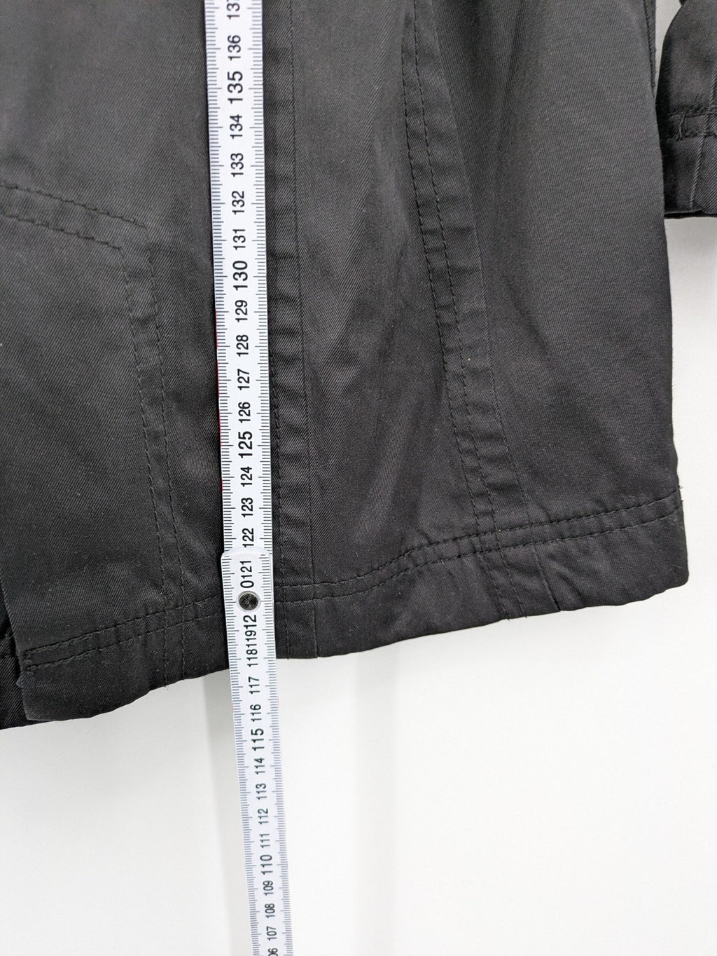 Amisu grey trench coat double-breasted design with elegant collar and belted waist.