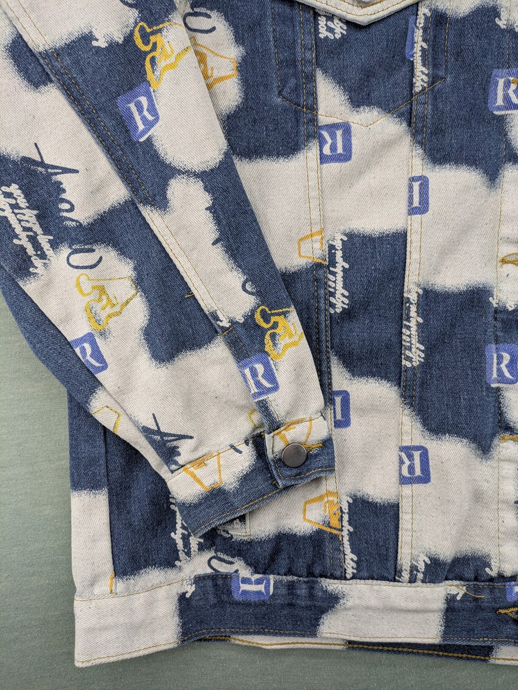 XXL blue and white graphic jacket with allover print and classic trucker style.