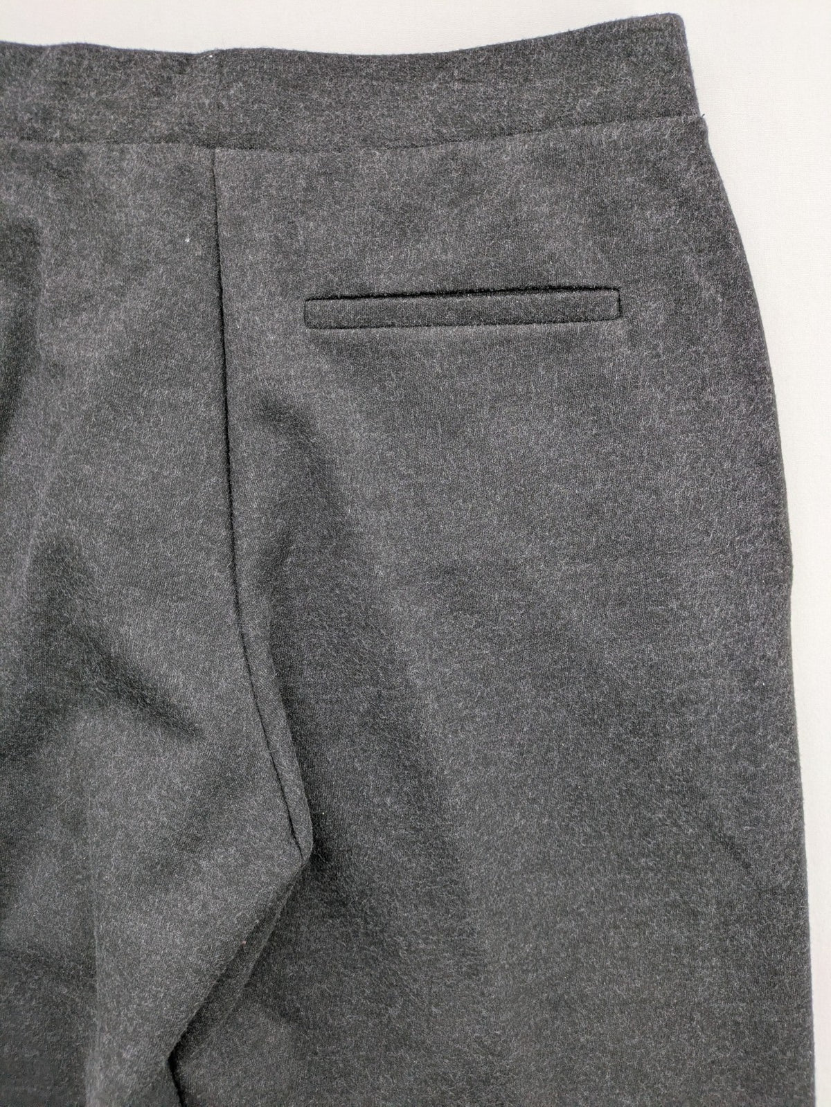 Zara grey wide-leg pants with front decorative seams and soft fabric blend.