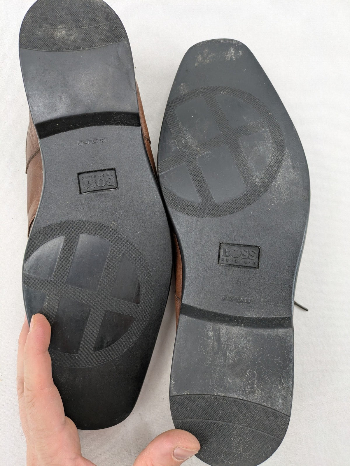 BOSS Hugo Boss brown deck shoes genuine leather classic design made in Italy.