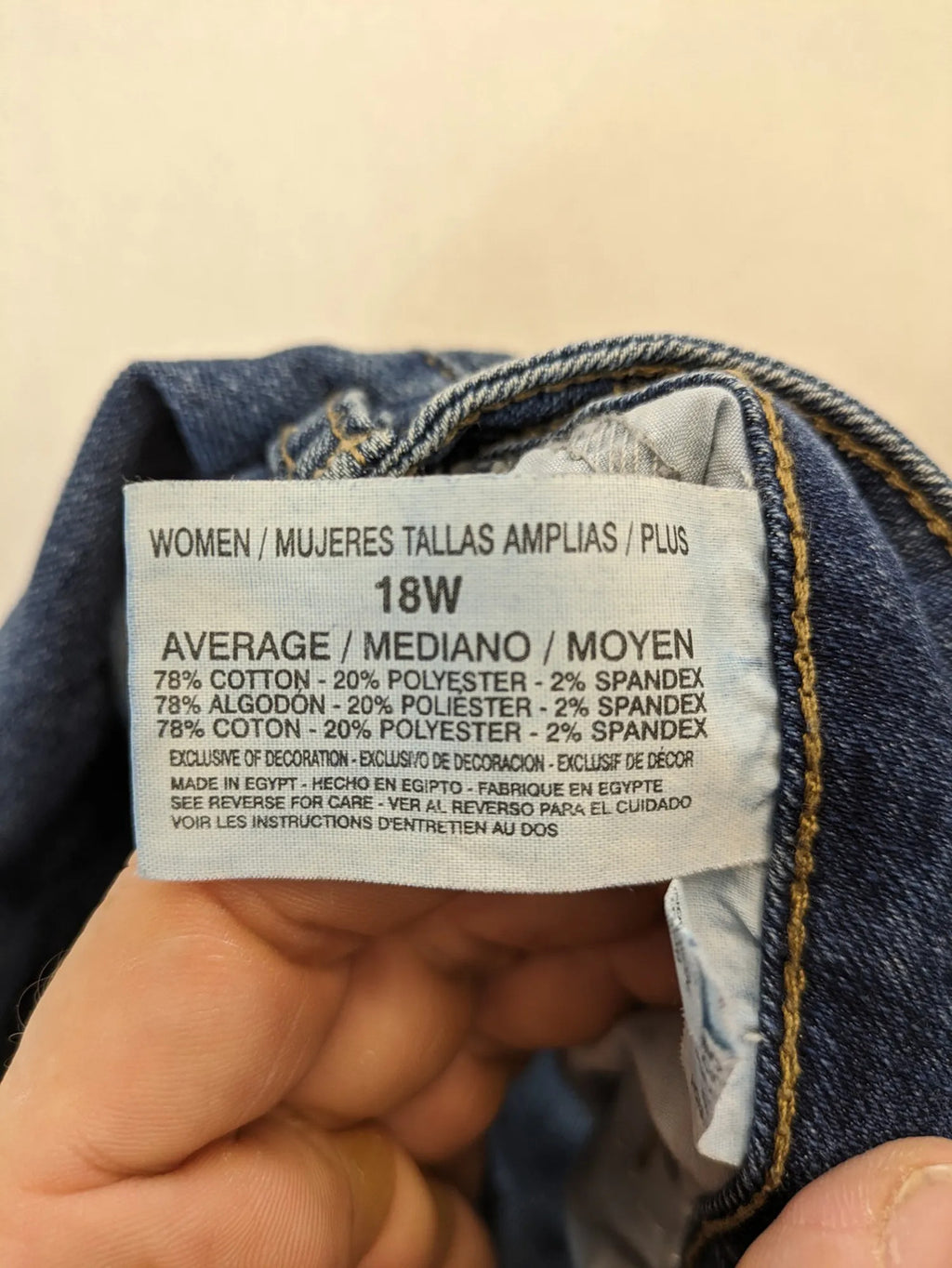 Gloria Vanderbilt blue straight jeans with slimming effect, made of stretch denim.