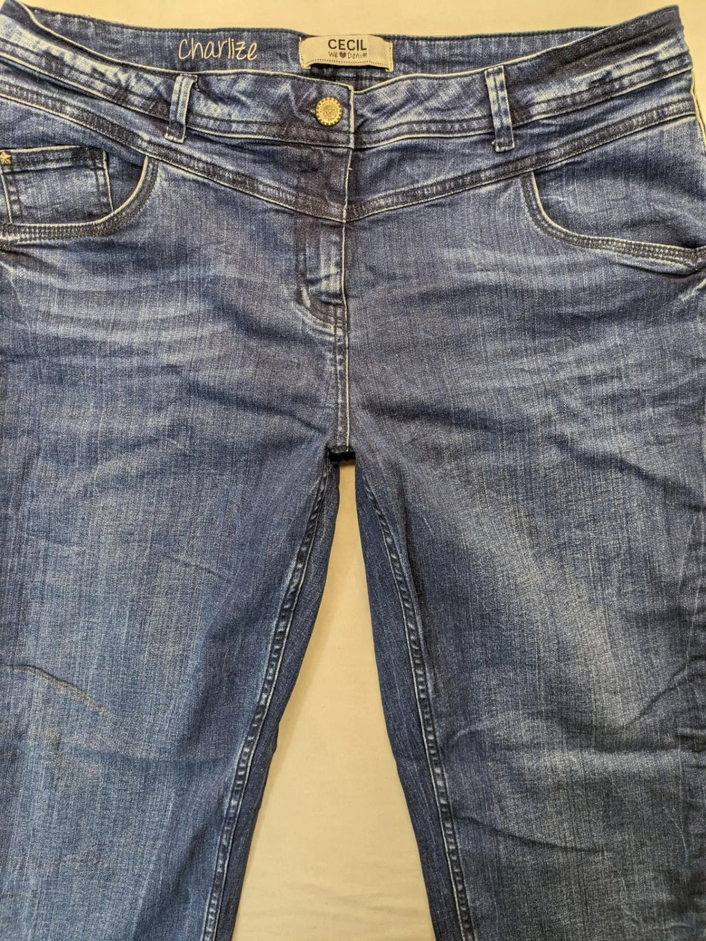 Cecil blue straight jeans with grey side stripe, five-pocket style, stretch denim.